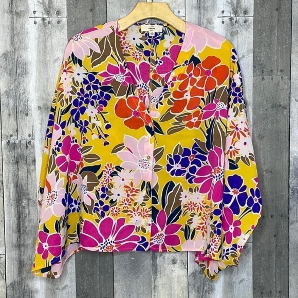 ENTRO women’s bright floral button down blouse with dolman sleeves. Cropped. Med